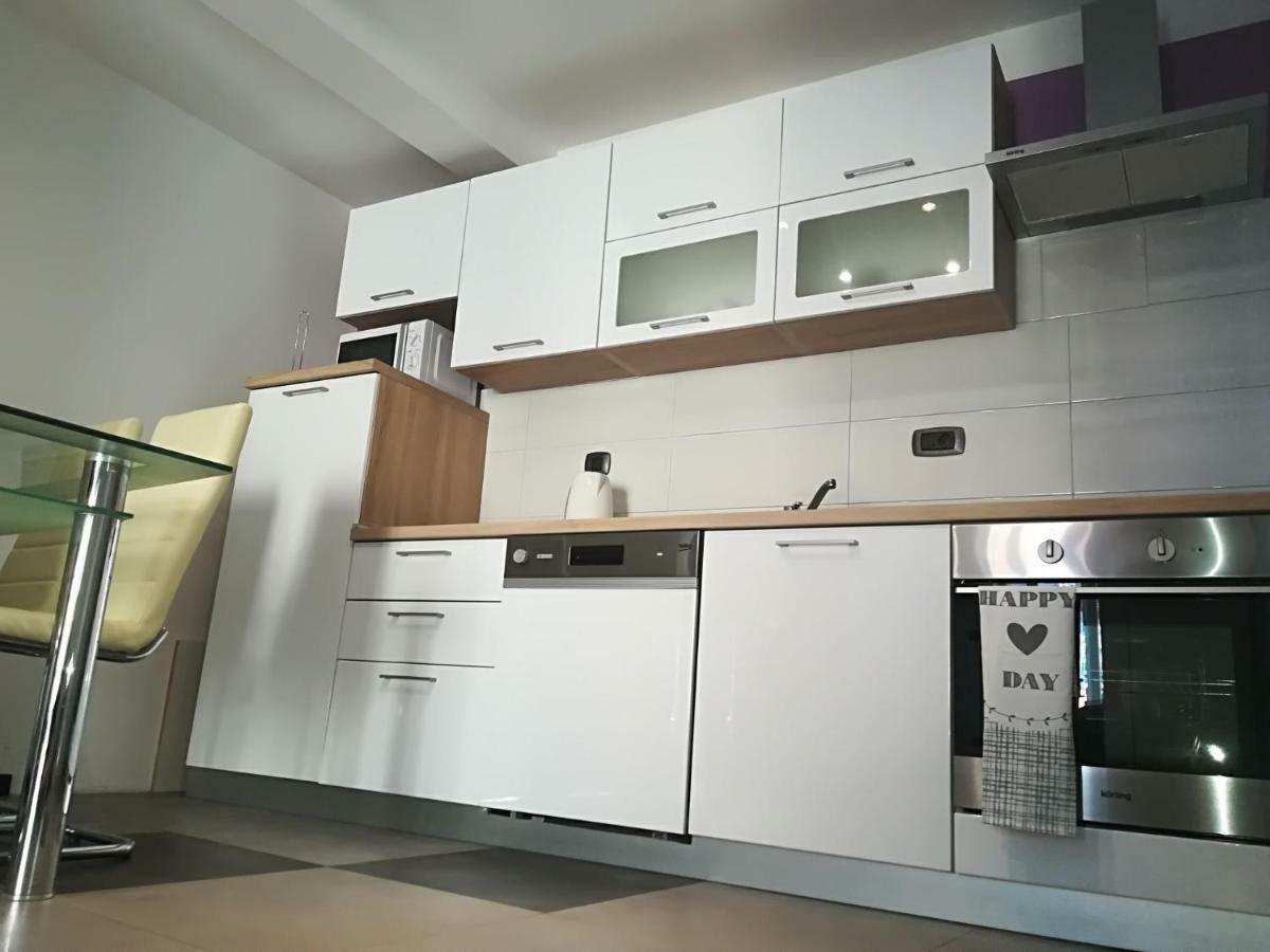 אומיס Apartman Brzovic מראה חיצוני תמונה
