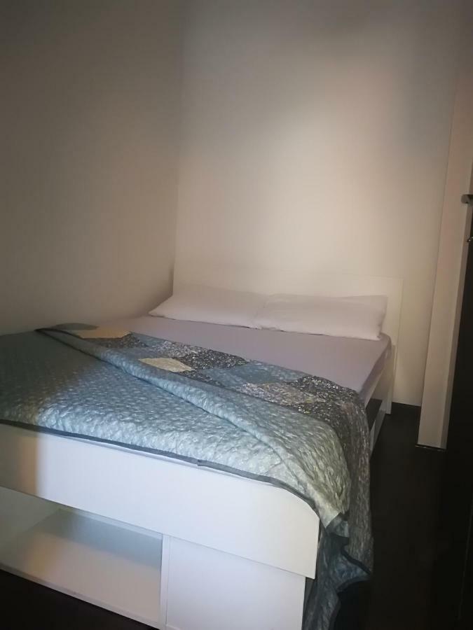 אומיס Apartman Brzovic מראה חיצוני תמונה